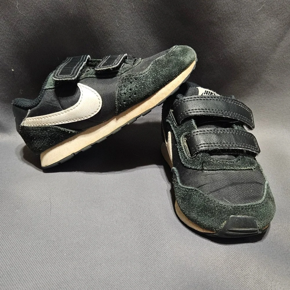 Nike MD Runner‎ Valiant Toddler size 7 Sneakers Black White Kids Shoes preppy